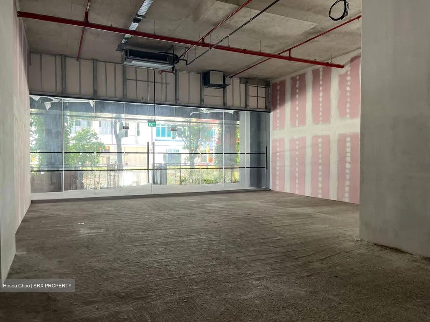 Middle Road (D7), Retail #608526691